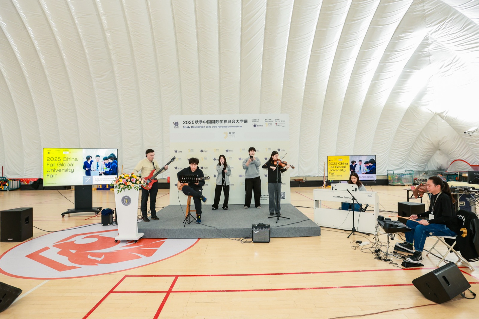 Star Band in performance