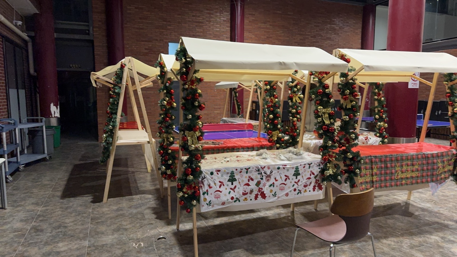 Student-run stalls at the Christmas market